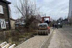 В Пензе ремонтируют дорогу и тротуар по улице Слесарной