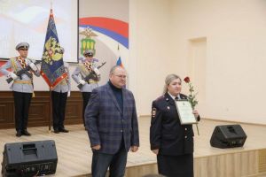 Мельниченко вручил дипломы лучшим сотрудникам ОВД