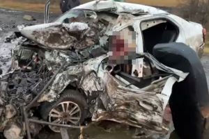 Появились кадры с места автокатастрофы в Кузнецком районе, где погибли трое