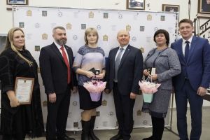 27 жительниц Пензы и области получили медали «Материнская доблесть»