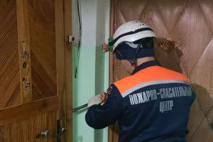 В Пензе спасатели вскрыли дверь и не нашли никого в квартире