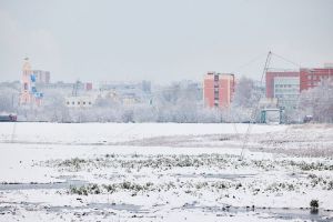 Пруд у 6 горбольницы начинает наполняться водой