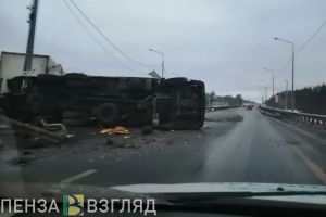 На трассе М-5 «Урал» в Пензе перевернулась фура