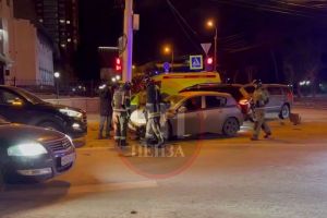 Экстренные службы приехали на место аварии с тремя иномарками в центре Пензы