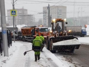 В Пензе последствия снегопада устраняет 120 единиц спецтехники