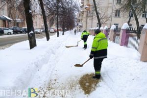 В Пензе 32 многоквартирных дома не очистили от наледи и снега