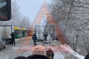 На дороге из пензенских Ахун в ГПЗ из-за сбитого столба образовались пробки