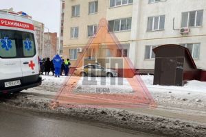 В Пензе водитель врезался в многоквартирный дом