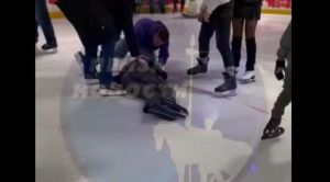 Соцсети: в Пензе парень разбил себе голову на катке