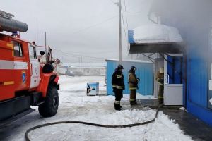 При пожаре на складском помещении в Кузнецке пострадал мужчина