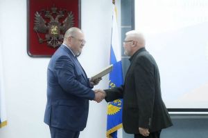 Мельниченко вручил региональные награды ветеранам прокуратуры