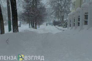 Мельниченко поручил лучше чистить пешеходные зоны в районах области