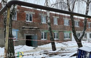 В Тамале Мельниченко встретился с жильцами дома, у которого летом рухнула крыша