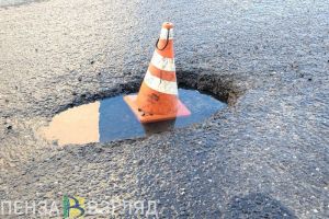 Зареченцам пояснили, зачем ремонтировать асфальт зимой