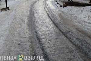 Жители Пензы жалуются на повсеместный гололед в городе