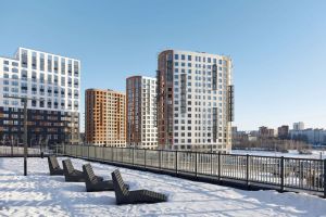 Белые башни украсили берег пруда в Арбеково