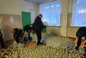 Сердобчане отправили более 1000 бутылок воды в луганский госпиталь