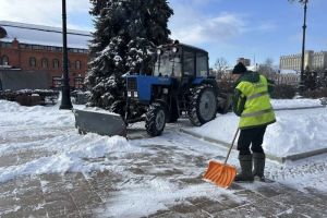 Работы по чистке дорог Пензы от снега продолжаются круглосуточно