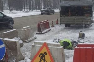 На проспекте Строителей в Пензе ремонтируют ливневую канализацию