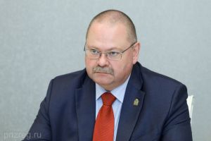 Мельниченко потребовал своевременного заключения контрактов по нацпроектам
