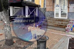 В Пензе кирпичи обвалились со здания на улице Московской