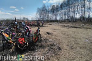 В Пензе предложили разрешить проезд на машинах на кладбища по праздникам