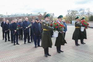 В мемориальном комплексе «Брестская крепость» Мельниченко почтил память павших
