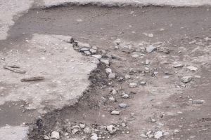 Житель пензенского села показал ужасную дорогу на главной улице