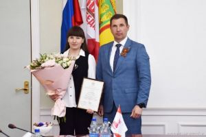 В Пензе вручили почетную грамоту врачу-реаниматологу Яне Муратовой