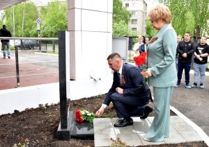 Перед 9 Мая возле Пензенского областного клинического центра крови открыли стелу