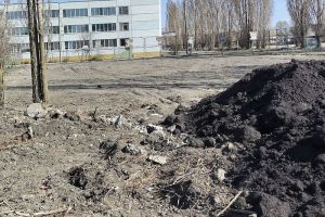 В Кузнецке благоустраивают детскую спортплощадку на улице Минской