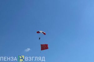 Авиашоу, парад, высадка парашютистов: фото и видео Дня Победы в Пензе (0+)