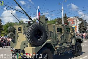 Пензенцы 9 мая увидели проезд ретроавтомобилей и военной техники