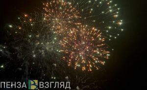 В Пензе состоялся получасовой салют в честь 80-летия Победы в ВОВ