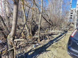 В Пензе возле детсада устроили свалку пластика