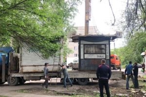 В Пензе снесли три самовольно поставленных торговых киоска