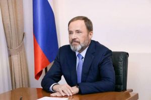 Мельниченко поздравил с Днем рождения полпреда Президента РФ в ПФО Комарова