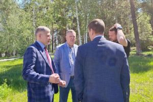 Глава Заречного провел внеплановую проверку в обновляемом сквере