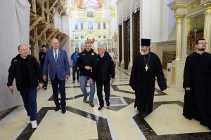 Законодатели ПФО посетили Спасский кафедральный собор в Пензе