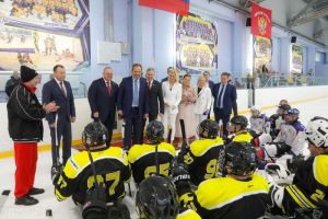 Игорь Комаров познакомился с пензенской командой по следж-хоккею