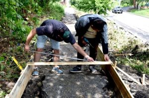 В Пензе начали ремонт лестницы на улице Красной