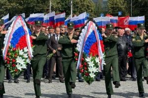 В Пензе Фомин почтил память погибших в День скорби
