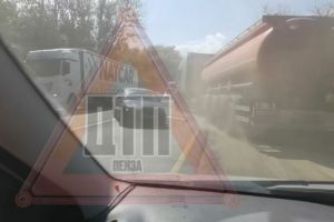 В районе Чемодановки образовалась огромная пробка в обе стороны из-за ДТП