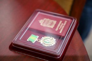 Двум пензенским семьям вручили медали «Материнская доблесть»