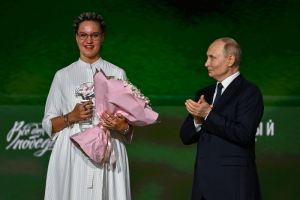 Путин вручил награды лауреатам премии «Все для Победы!»