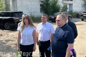 Губернатор Пензенской области осмотрел «семейную аллею» в Сердобске