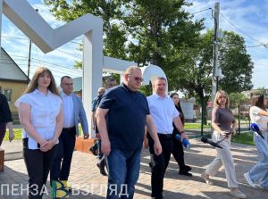 Олег Мельниченко посетил Семейный МФЦ и сквер в Сердобске