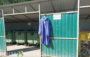 «Крючок помощи»: жители Западной поляны в Пензе вывешивают ненужные вещи