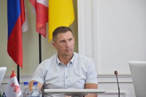 Олег Денисов поручил усилить контроль за использованием СИМ среди подростков