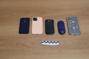 В исправительные учреждения Пензенской области пытались передать телефоны